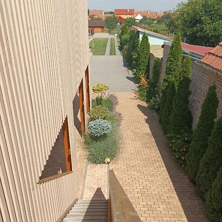 Penzion Venkovský Dvůr Hlohovec Exteriér fotografie
